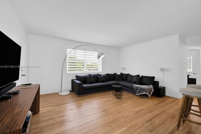 Building Photo - 7910 SW 55th Ave