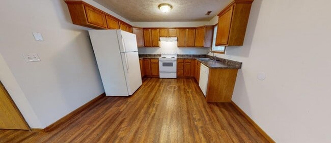 Building Photo - 909 W Cherry St