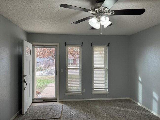 Building Photo - 13908 Jeffrey Dr