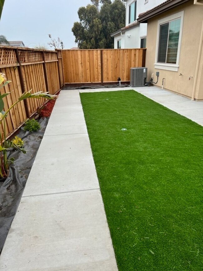 Building Photo - Newer 3 Bedroom 2.5 Bath in Mountain House