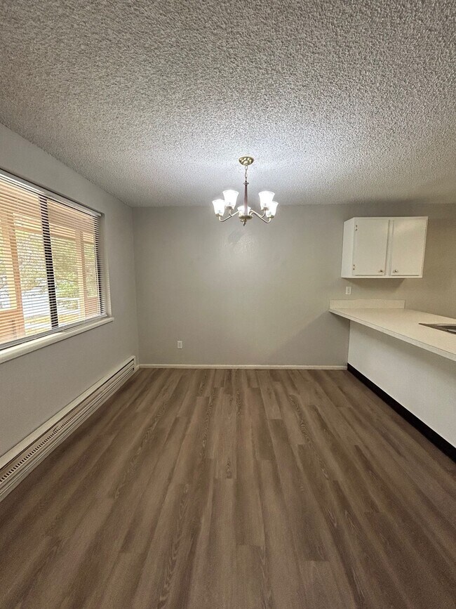 Building Photo - 2119 Marigold St