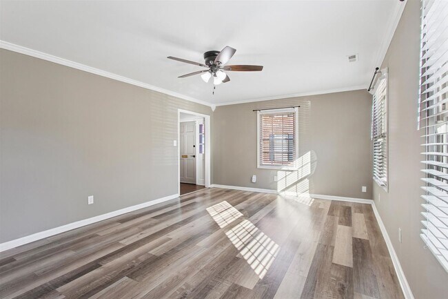 Building Photo - End-Unit 3BR Townhome Courthouse Green Near Fort Eustis