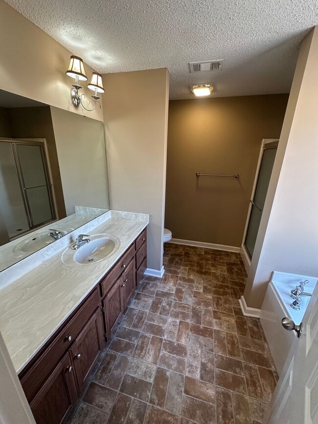 Building Photo - 105 Willow Point Dr