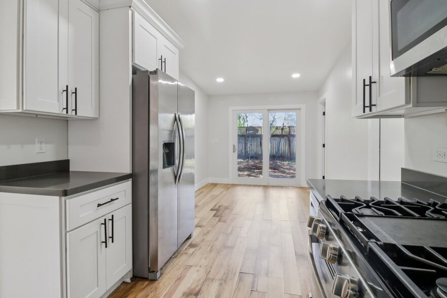 Building Photo - 30 Bloomfield Rd