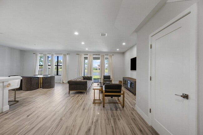 Building Photo - 16259 Sandy Shore Dr