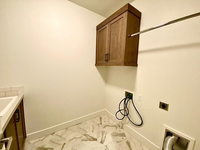 Building Photo - Beautiful Custom 6 Bedroom (2 Primary Bedrooms!) +Office located in NW Meridian