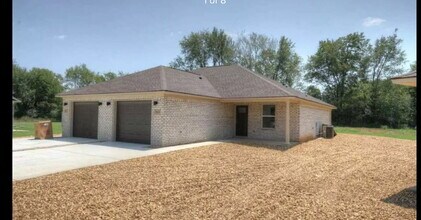 Building Photo - 106a Kaliegh Paige Cir