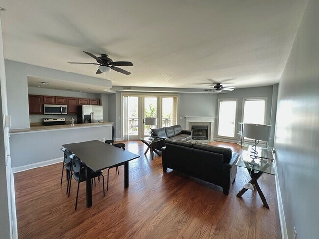 Building Photo - Upscale 2 bedroom/2 bathroom Condo in uptown Charlotte, Short Walk to Bank Of America Stadium