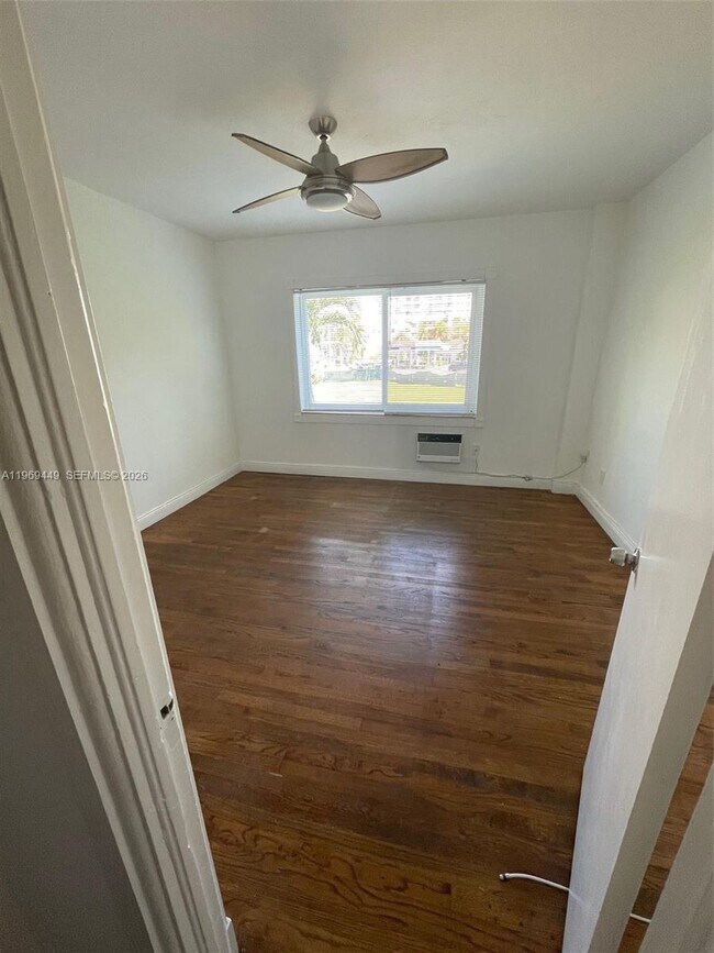 Building Photo - 6941 Bay Dr