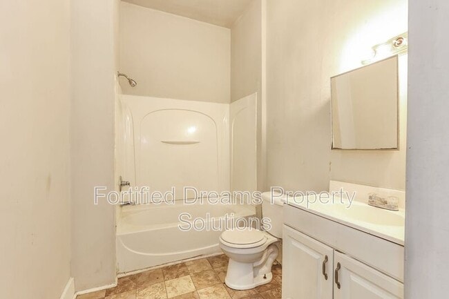 Building Photo - 909 Rich Ave