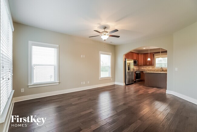 Building Photo - 357 Lola Ln