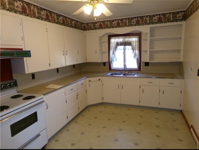 Building Photo - Beautiful 2 bed/1 bath bungalow for rent