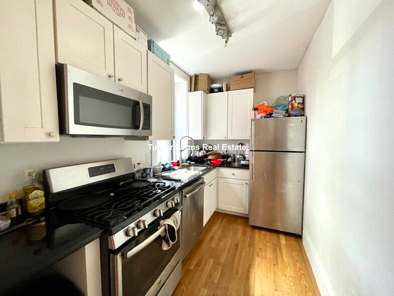 Building Photo - 40 Cedar St