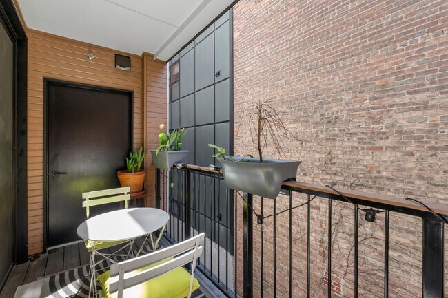 Building Photo - 277 Border St