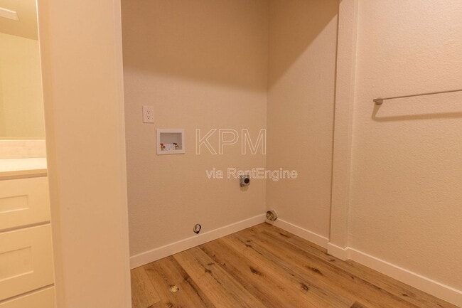 Building Photo - 955 Academy St