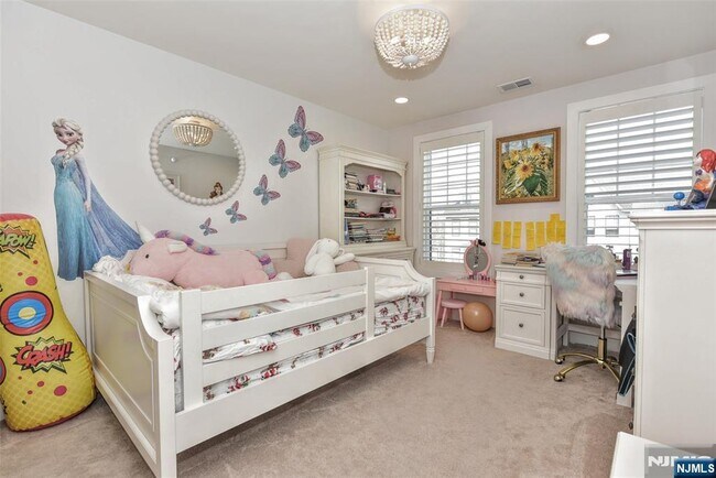 Building Photo - 32 Cinnamon Dr