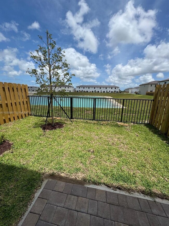 Building Photo - 2825 SE 25th Ave