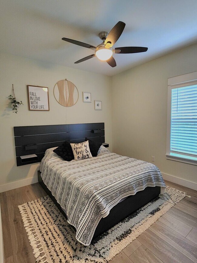 Building Photo - Perfect Blend of Comfort