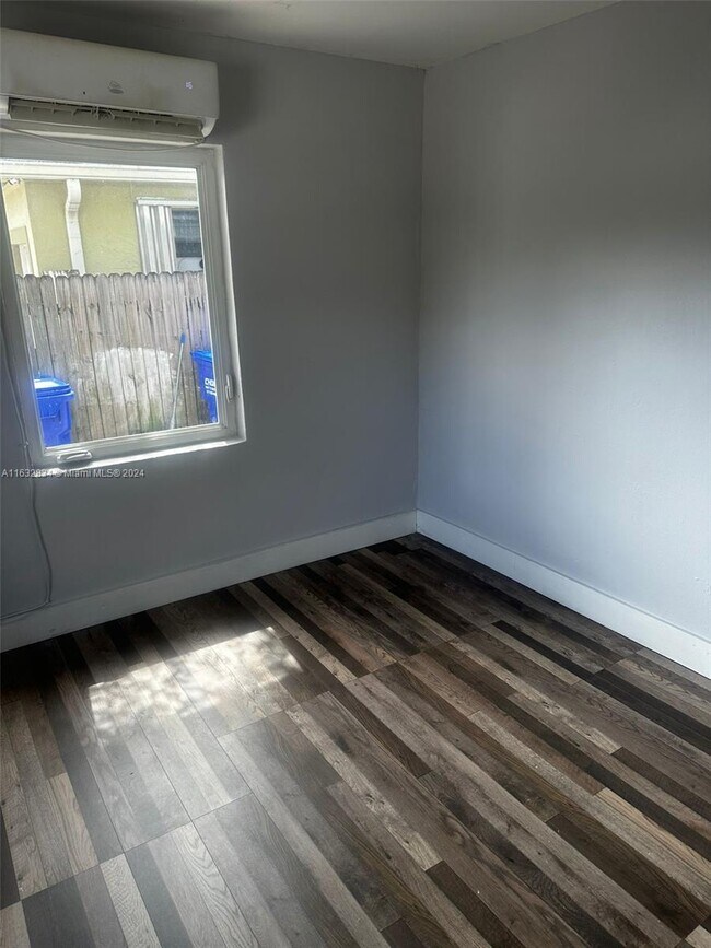 Building Photo - 2864 NW 6th Ct