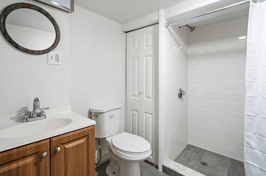 Building Photo - 16 Mayfair St