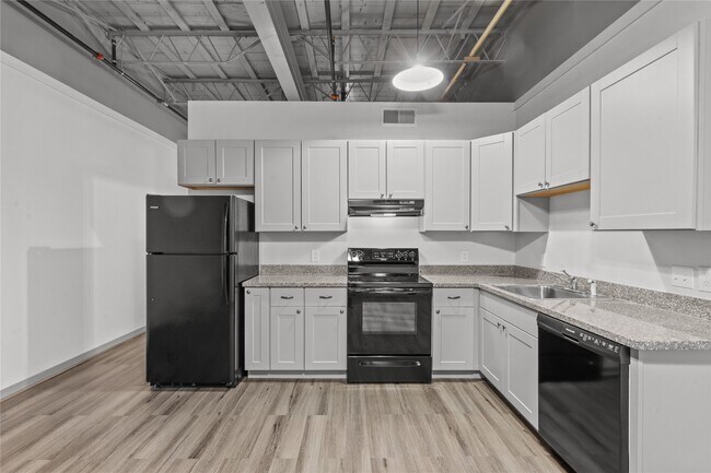 Building Photo - 612 W Texas Ave