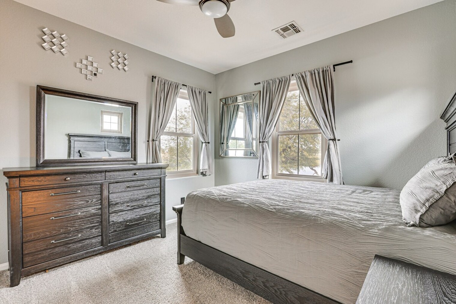 Building Photo - 13716 W Cypress St