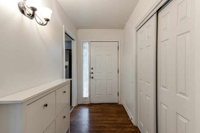 Building Photo - 354 Brettonwood Dr