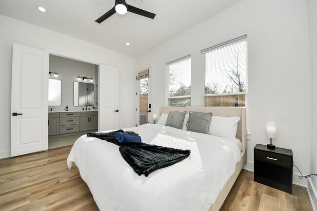 Building Photo - 3907 Maggie St