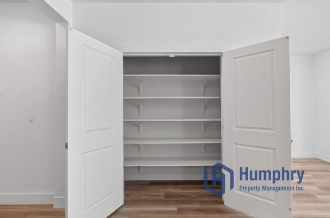 Building Photo - Beautiful home minutes from Costco