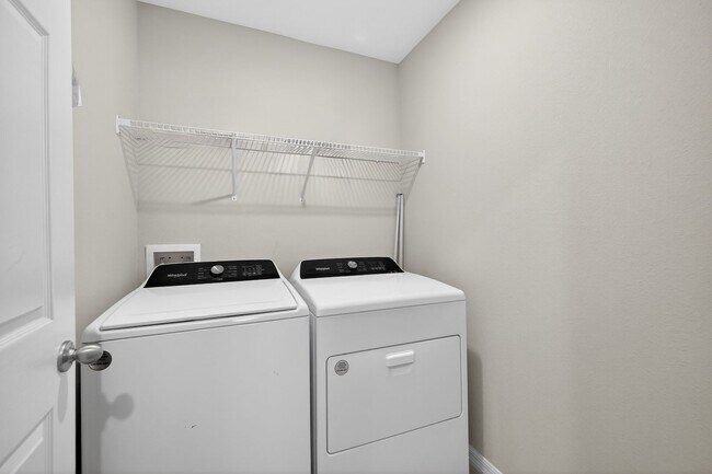 Building Photo - Spacious 4 Bedroom for Rent - With Amenities!