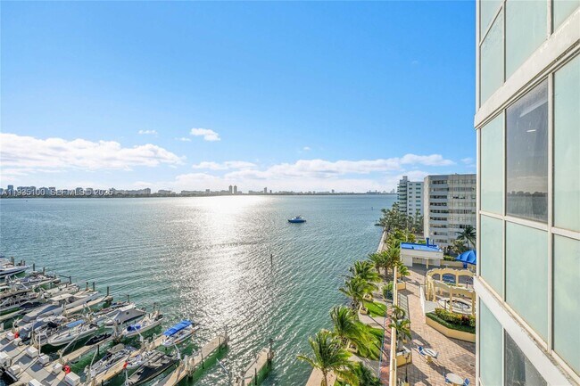 Building Photo - 7601 E Treasure Dr