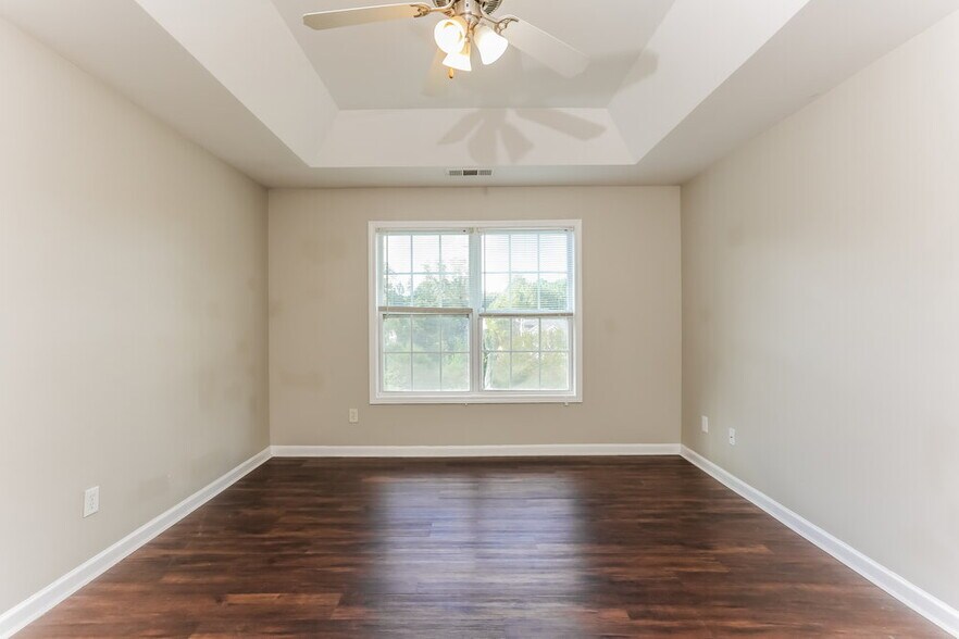 Building Photo - 4809 Camelot Dr