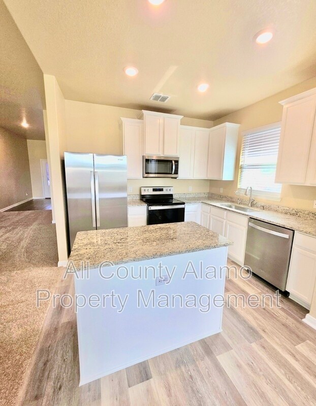 Building Photo - 12818 Cedarcreek Trl