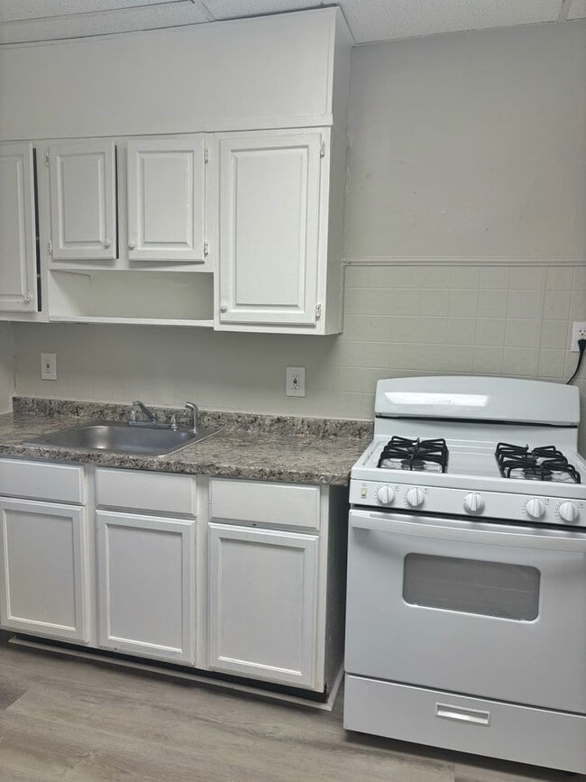 Building Photo - 448 N 6th St