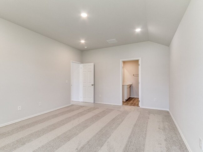 Building Photo - Charming New Home!