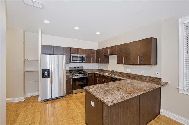 Building Photo - 2425 W Arthington St