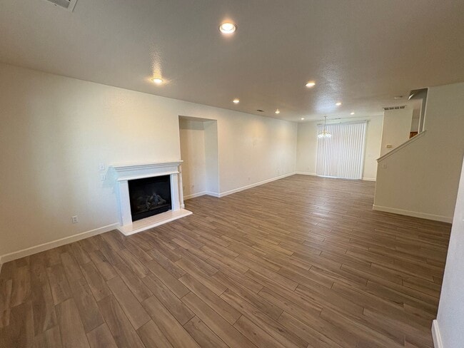 Building Photo - 2 Story Home Near Shopping Center Rent Ready!
