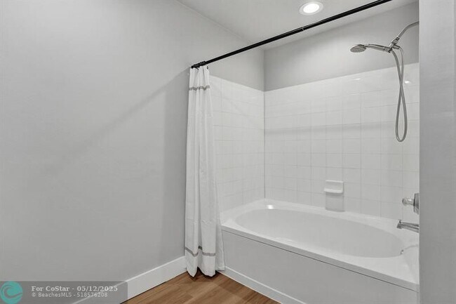 Building Photo - 4903 SW 31st Terrace