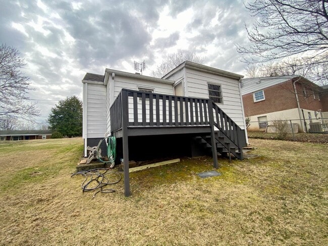 Building Photo - 1805 Ridge Ave