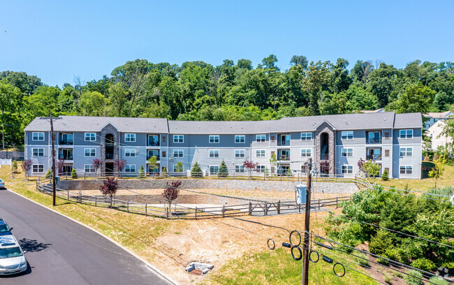 Building Photo - Allure at King Court