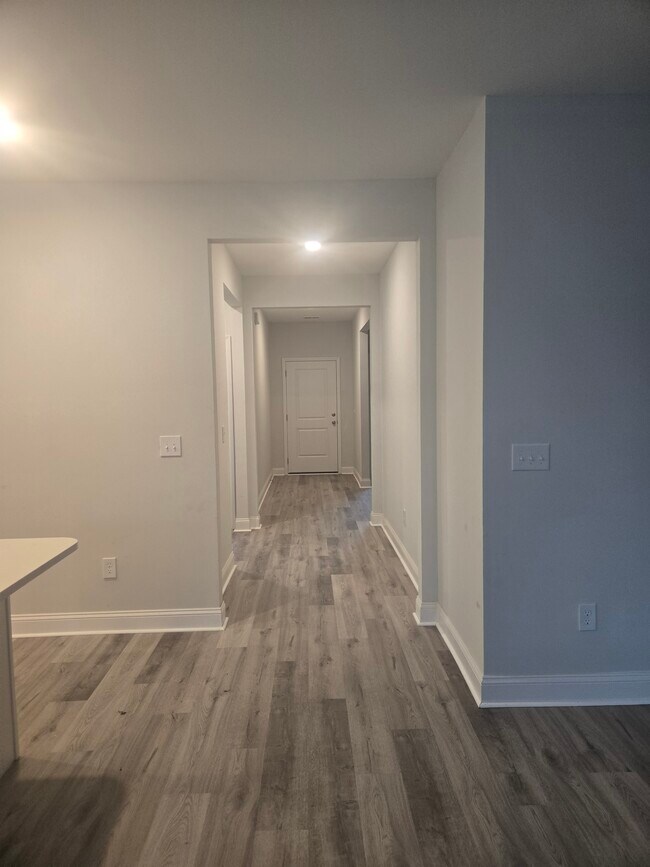 Building Photo - 2735 Monaca Dr