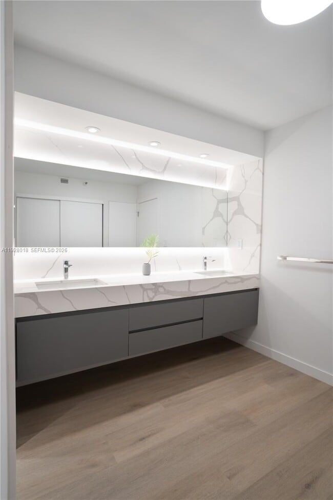 Building Photo - 20505 E Country Club Dr