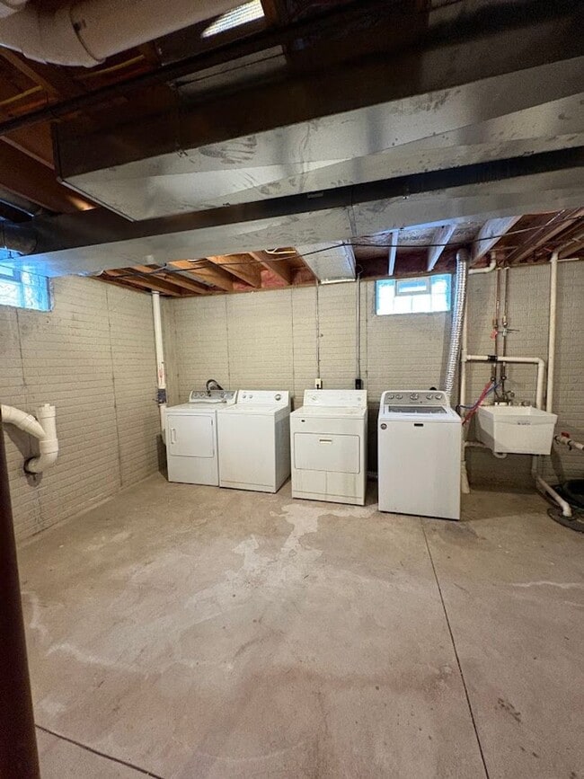 Building Photo - Three bedroom two bathroom home for rent