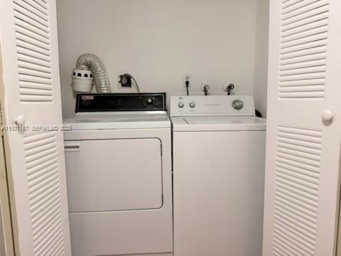 Building Photo - 9359 Fontainebleau Blvd