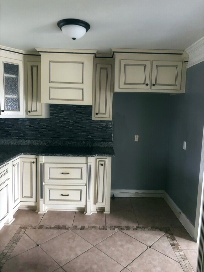 Building Photo - 82 Oliver Dr