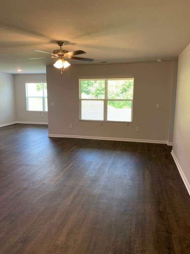 Building Photo - *St Patrick's Day Special!* Four Bedroom |...