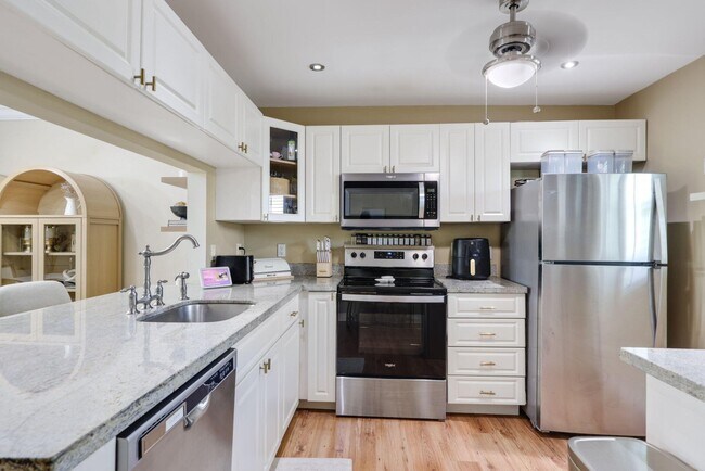 Building Photo - 2700 Fiore Way