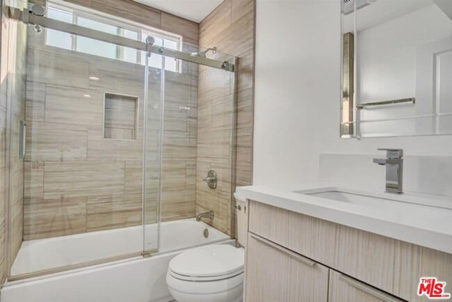 Building Photo - 2419 Cochran Ave