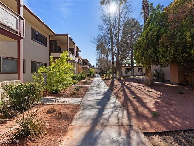 Building Photo - 350 E Desert Inn Rd
