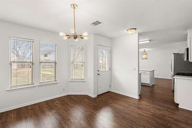 Building Photo - 210 Summerside Ave